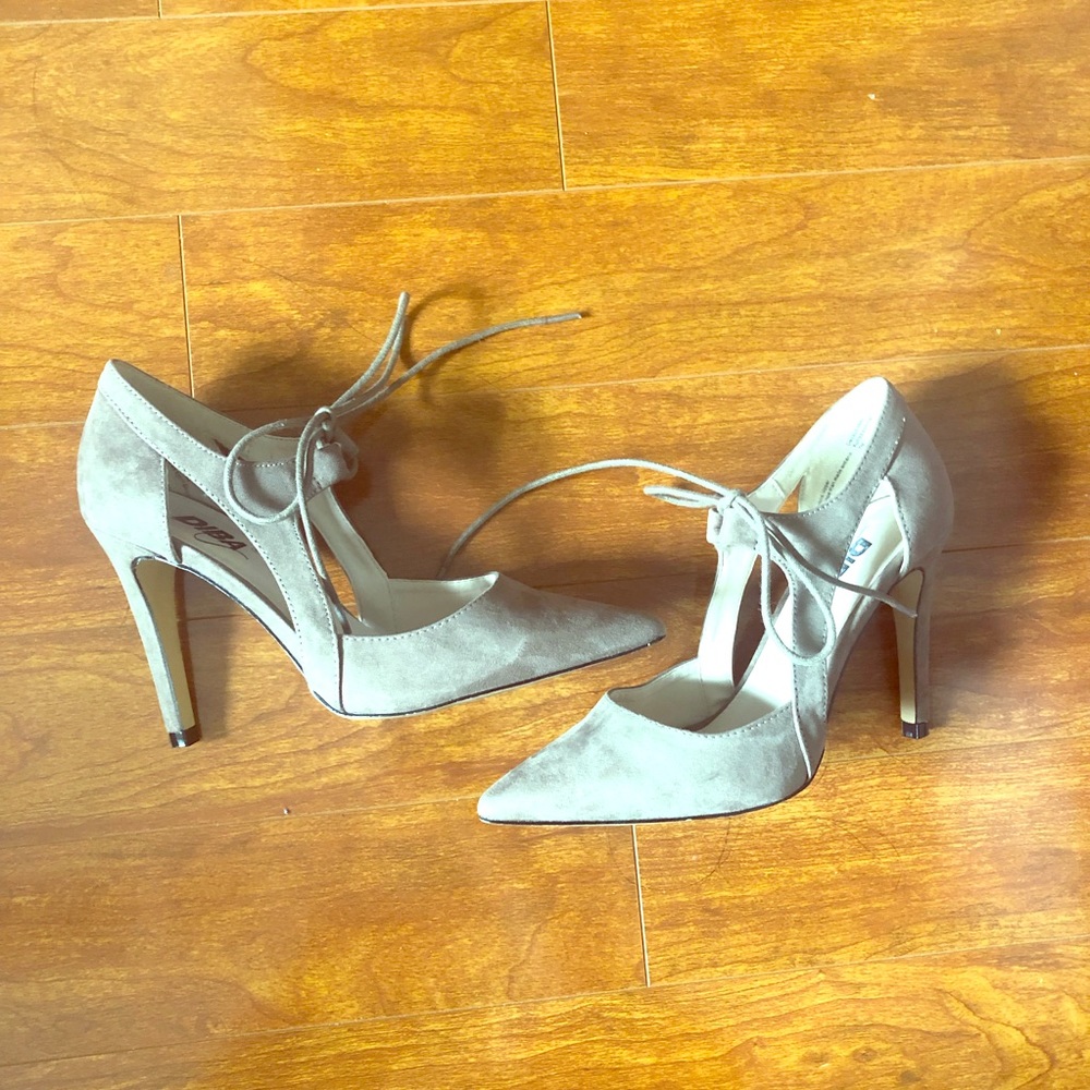 Diba Grey Heels - size 7